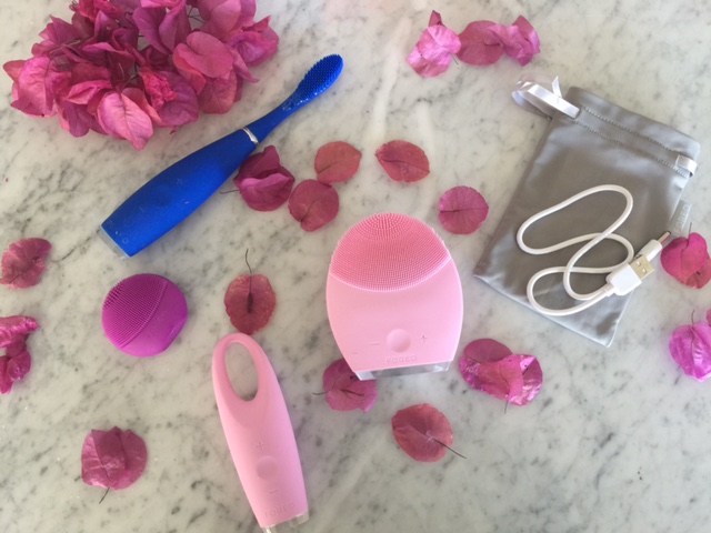 foreo holiday gift sets, foreo issa, foreo at nordstrom, foreo at sephora, currently crushing, holiday gift ideas